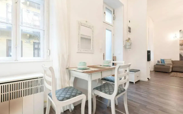 Central Hipster Flat