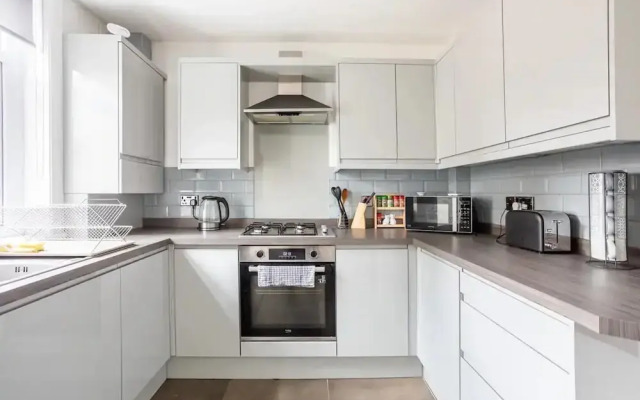 Captivating 2-bed House in Hamilton With Jacuzzi
