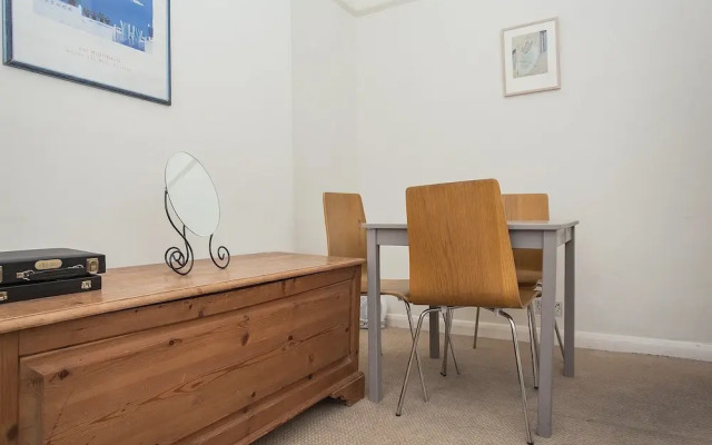 Bright 1 Bedroom Flat in Oval