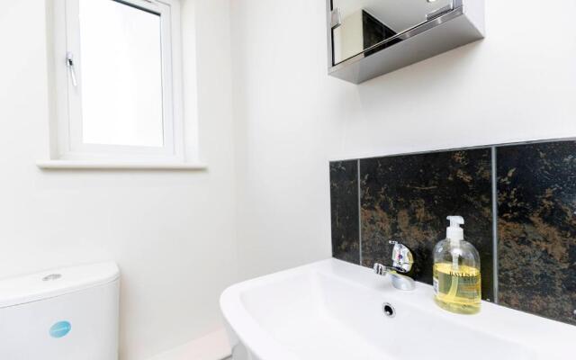 Avery House 1 - One Bedroom with Outdoor Terrace