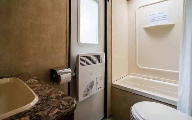 Caravan Bay Camping - Caravan Park