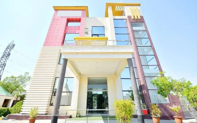 Splash Fun Resorts by OYO Rooms