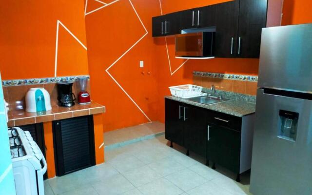 Casa Mexicana Amplia con Seguridad, Alberca y Parking