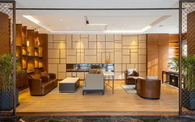 Jinjiang Metropolo Hotel (Xuzhou East High-Speed Railway Station Jinlong Lake Subway Station)