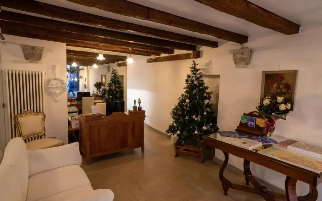 S. Trinità 18, Suites & Rooms