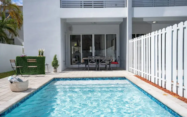 4BR Pool Townhome Duplex by Jos17