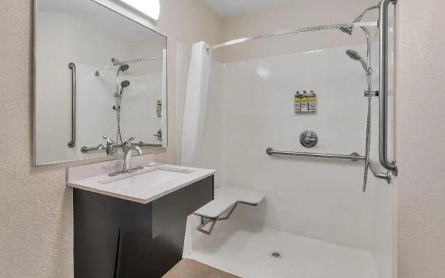 Candlewood Suites Huntersville-Lake Norman