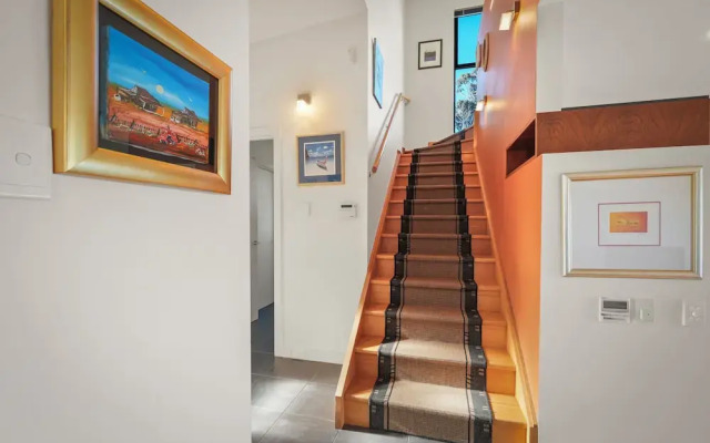 Waterfront Home - Gorgeous Views - 2 Bed