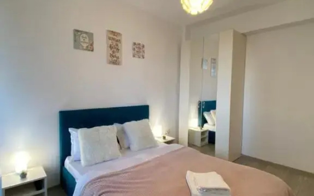 Q Apartaments near Palas Mall
