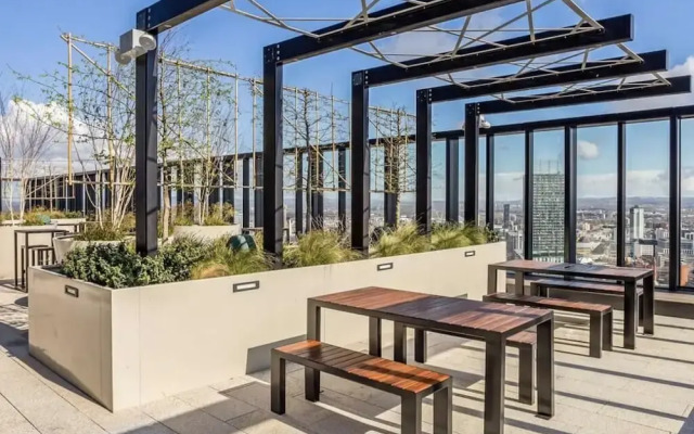 Luxury Spa Apartment in Manchester - Rooftop Swim