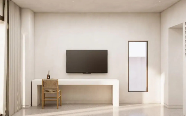 Tinos Beach Hotel & Suites