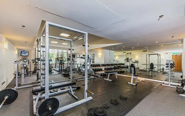 Central 2 Bedroom with Free Parking