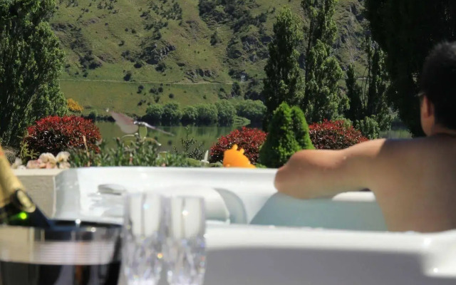 The Shan's Luxury Lodge