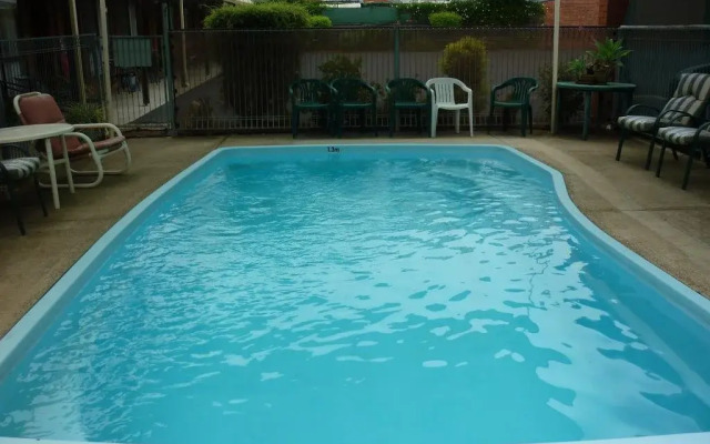 Country Mile Motor Inn