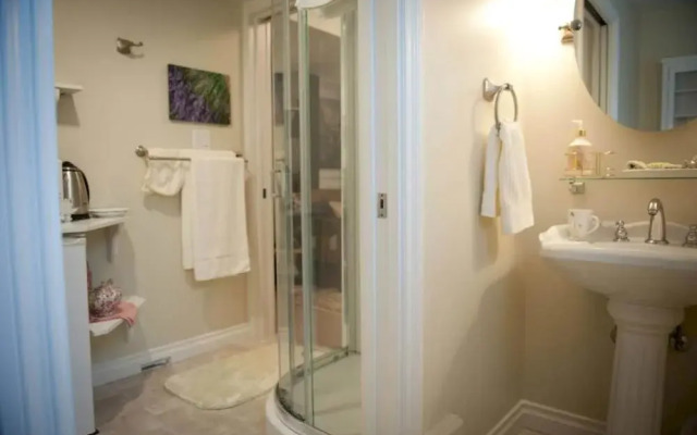 Seasons Above the Bay Guest Suites and B&B