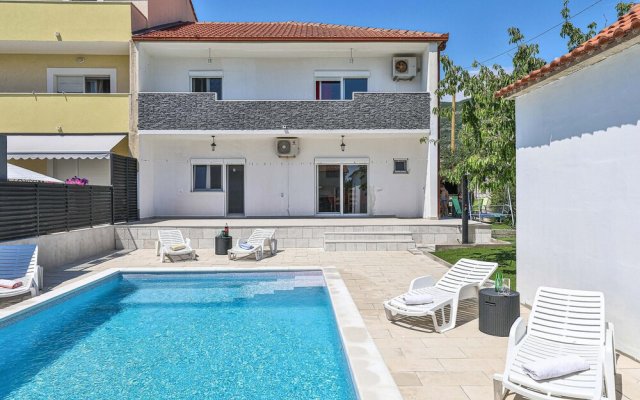 Beautiful Home in Kastel Stari With Wifi and 2 Bedrooms