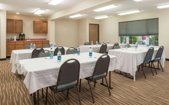 Super 8 by Wyndham Jerseyville