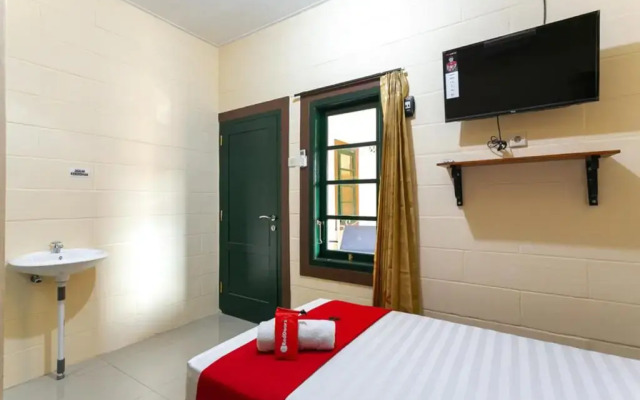 RedDoorz Syariah near Titik Nol Yogyakarta