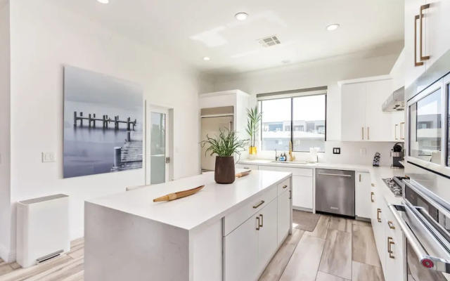 NEW Desert Standard Modern 3-level Oasis