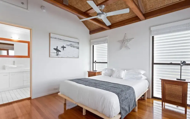Beachfront 3-bed With Private Pool & Fireplace