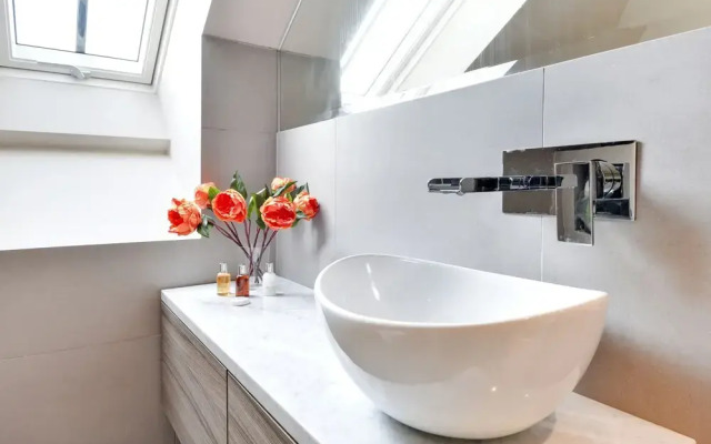 Stylish Family Home Close To Ealing Common