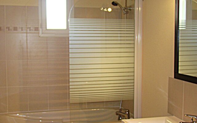 Cozy bungalow in the authentic French countryside