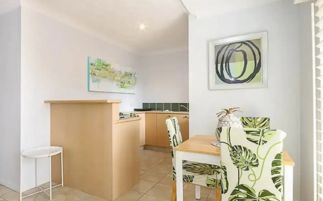 Classy 3 Bedroom Apartment by the Beach