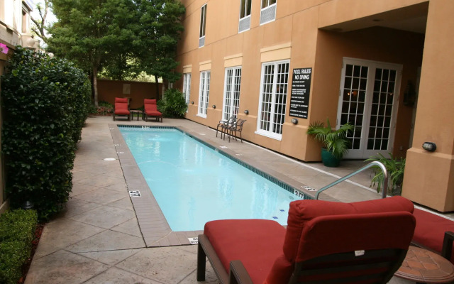 Hampton Inn New Orleans-St. Charles Ave./Garden District
