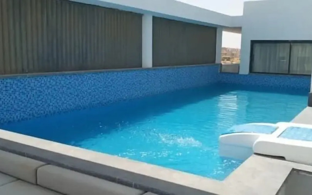 Lourina at Lake View Residence