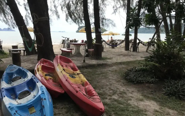 J2B Beach Bungalows