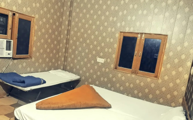 Goroomgo Anand Guest House Mathura