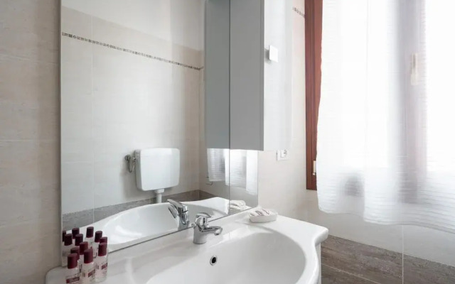 Venice Grand Canal Style Apt 3 by Wonderful Italy
