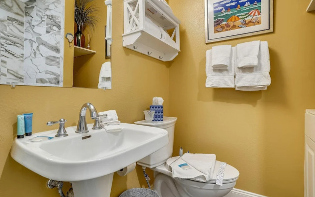 Manatee Home - Water Front Pool Home