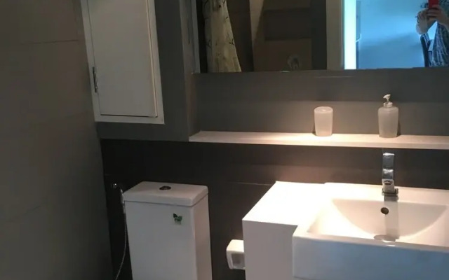 Thanyalak At The Gallery Condominium