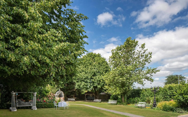 Headfort Arms Hotel