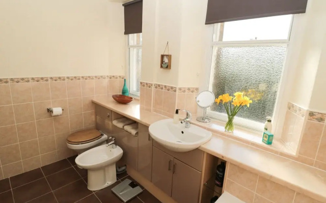 Whinstones at 4 The Villas