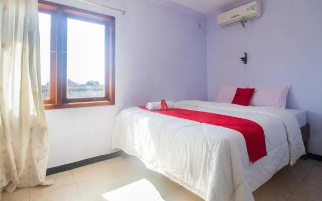 RedDoorz near Pantai Boom