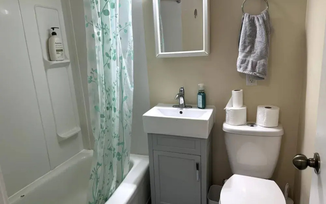 Cozy Duplex 2nd Floor Suite