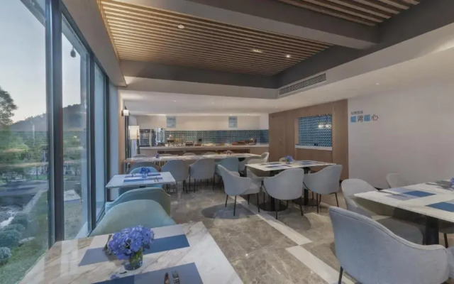 Holiday Inn Express E'mei Qiliping