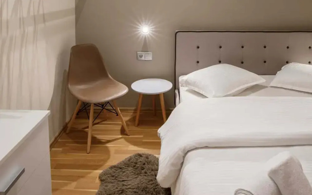 Evel's Home Suites