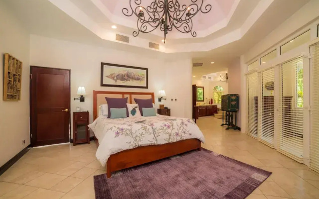 Harmon House in Herradura