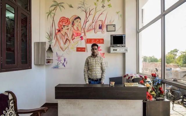 OYO 10682 Hotel Blue Lotus