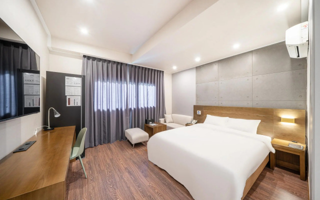 The 7 Business Hotel