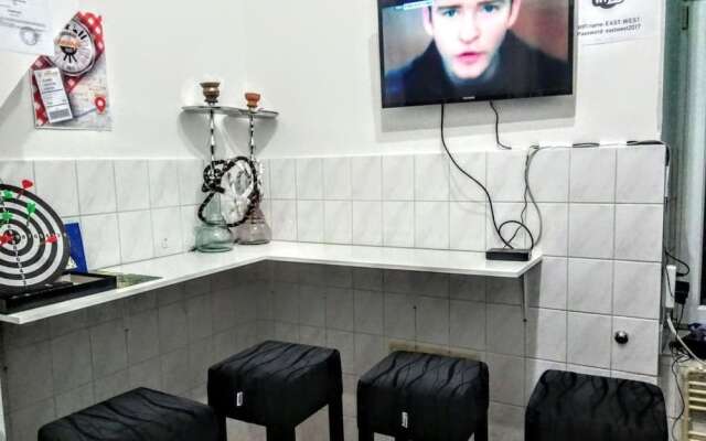 Hostel East-West