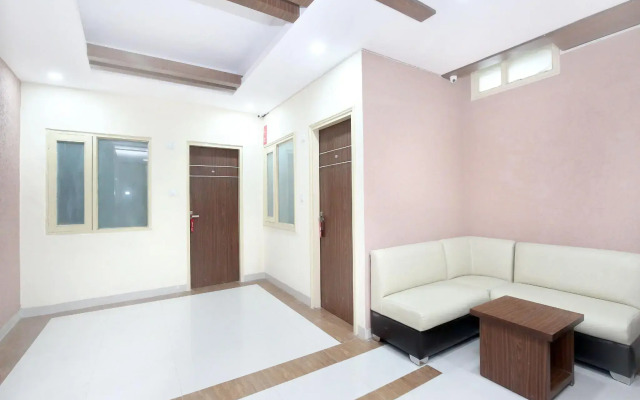 OYO 10891 Hotel Starwood