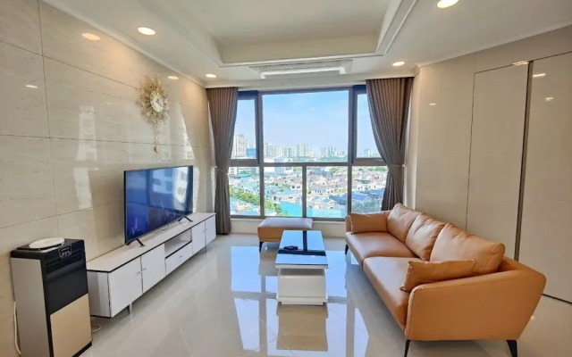 Starlake DAEWOO Apartments by Emily