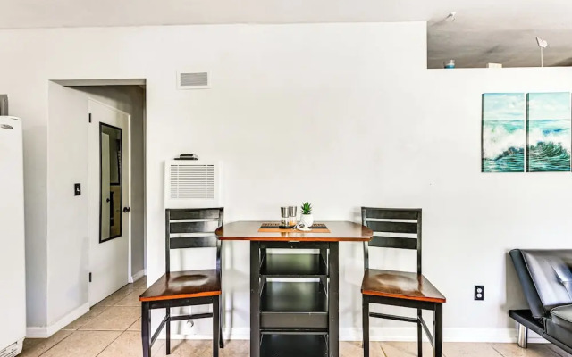 Outdoor Entertainment Area: Clearwater Condo!