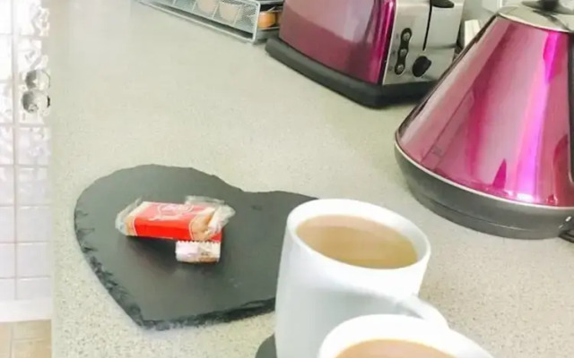 Elegant 3-Bed House w/ Garden