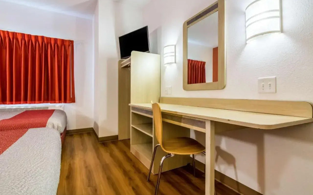 Motel 6 Charlotte 1417