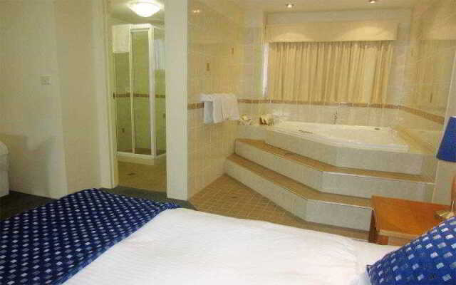 BEST WESTERN The Lakesway Motor Inn